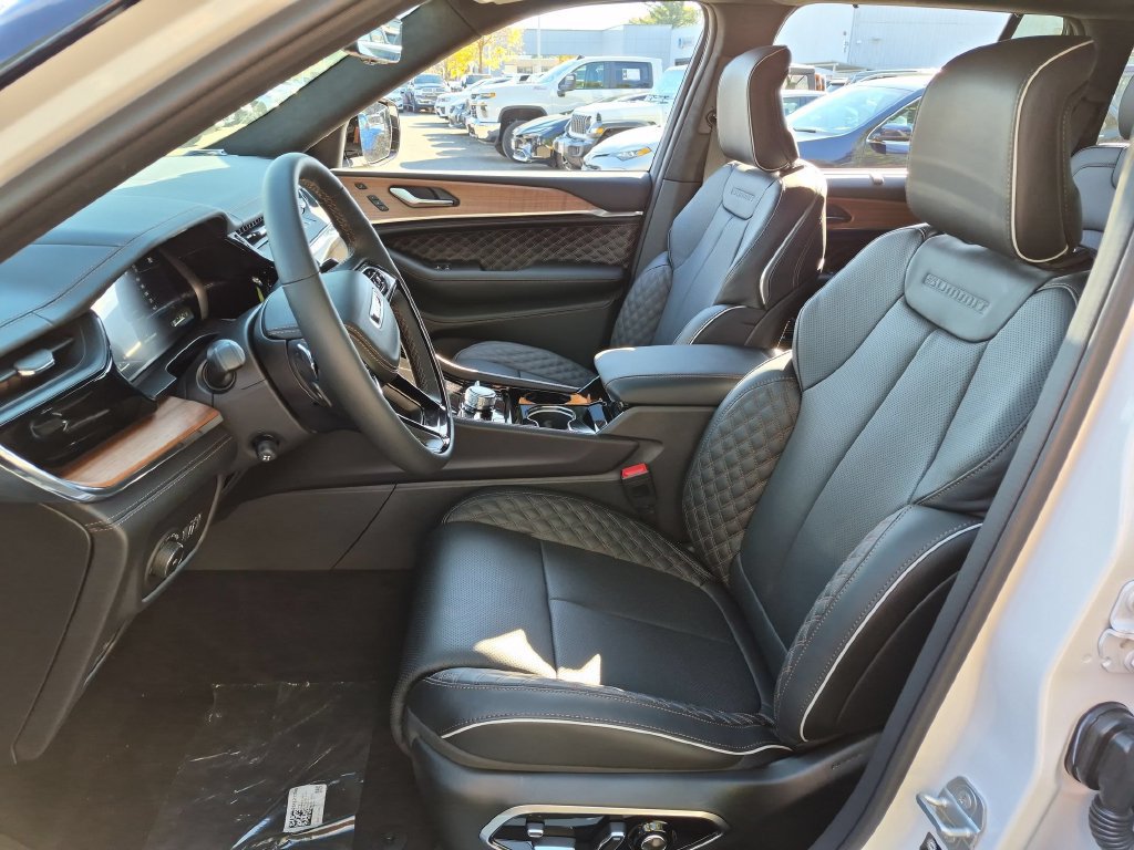 New 2027 Jeep Grand Cherokee Summit AWD/4WD image 12
