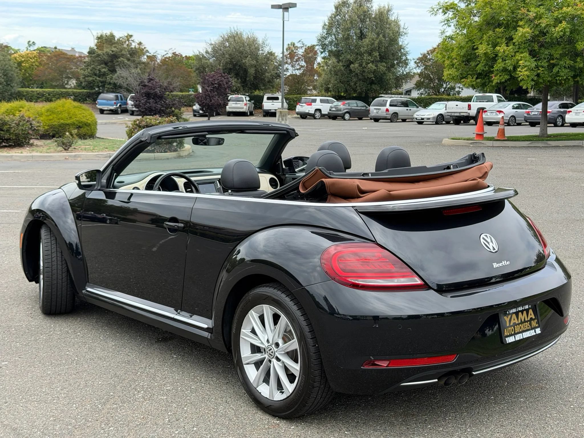 Used 2019 Volkswagen Beetle 2.0T Final Edition SEL FWD image 9