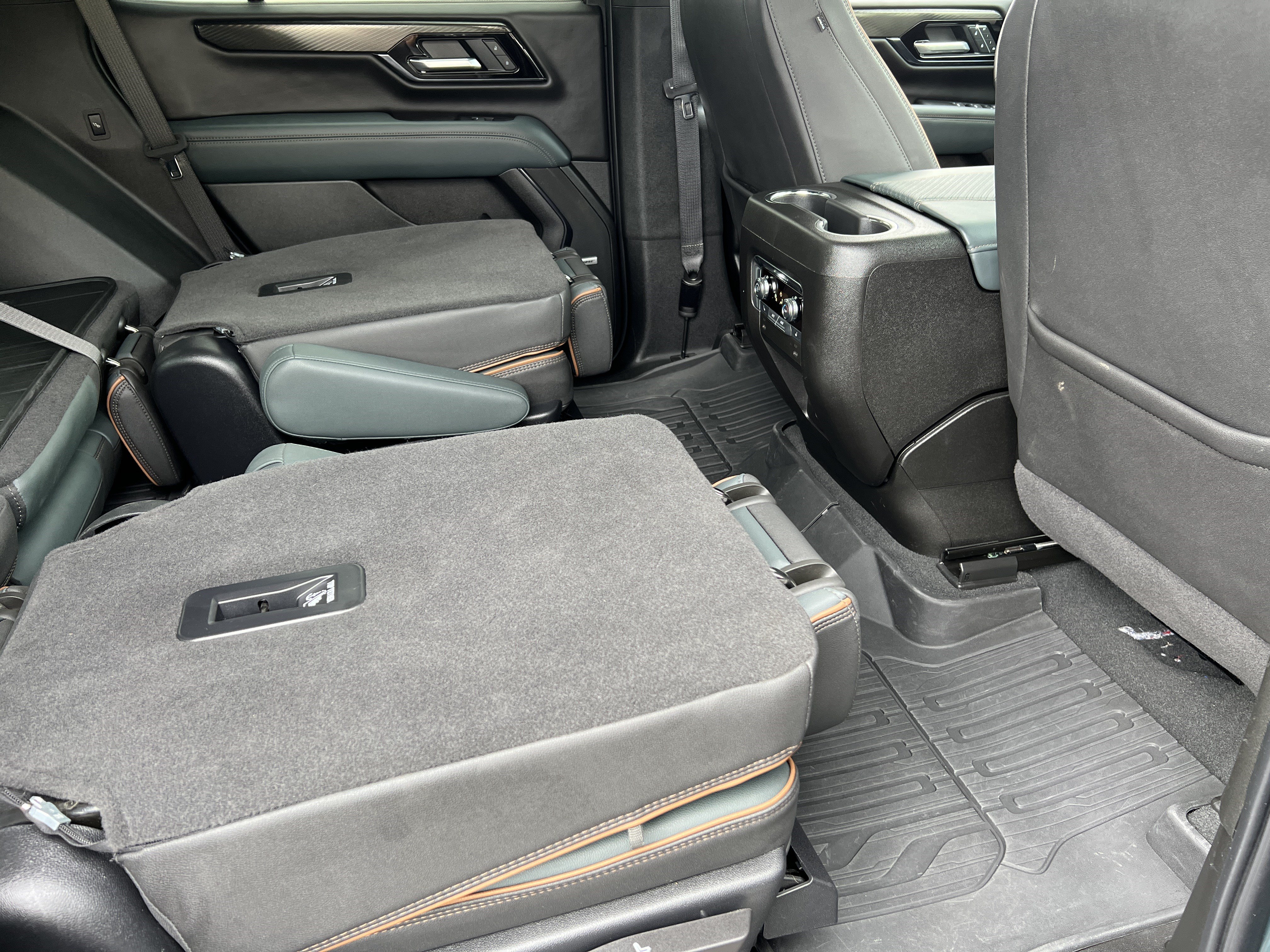 Used 2025 GMC Yukon AT4 w/ AT4 Premium Package AWD/4WD image 27