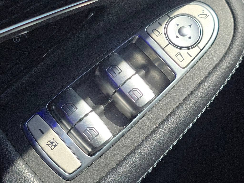 Used 2022 Mercedes-Benz GLC 300 4MATIC image 29