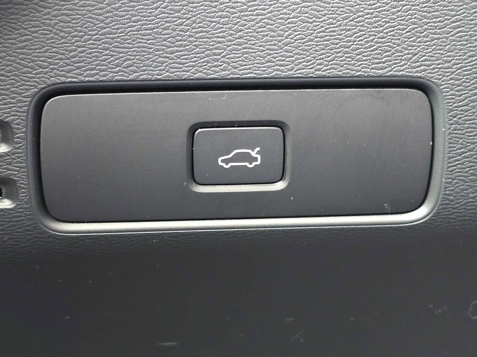 Certified 2023 Volvo C40 P8 Recharge Ultimate AWD/4WD image 30