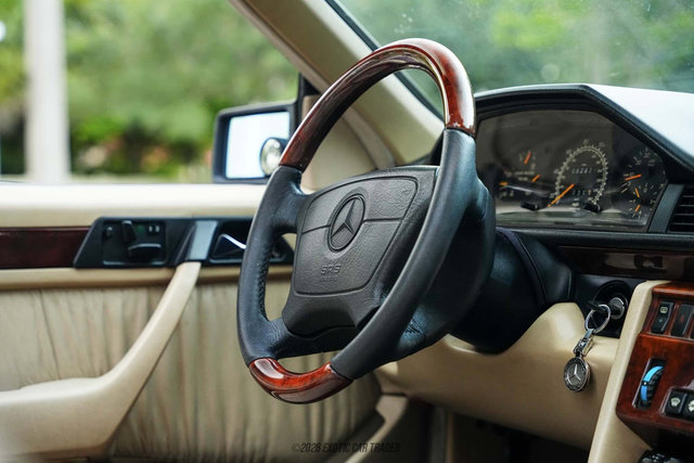 Used 1995 Mercedes-Benz E 320 Convertible image 37