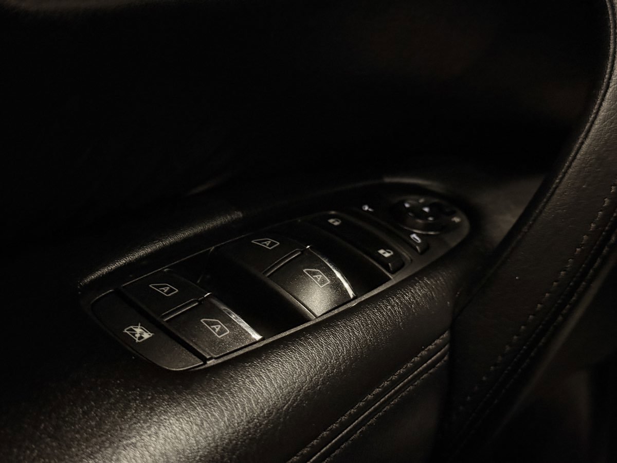 Used 2023 Nissan Armada SL w/ Captain's Chairs Package image 54