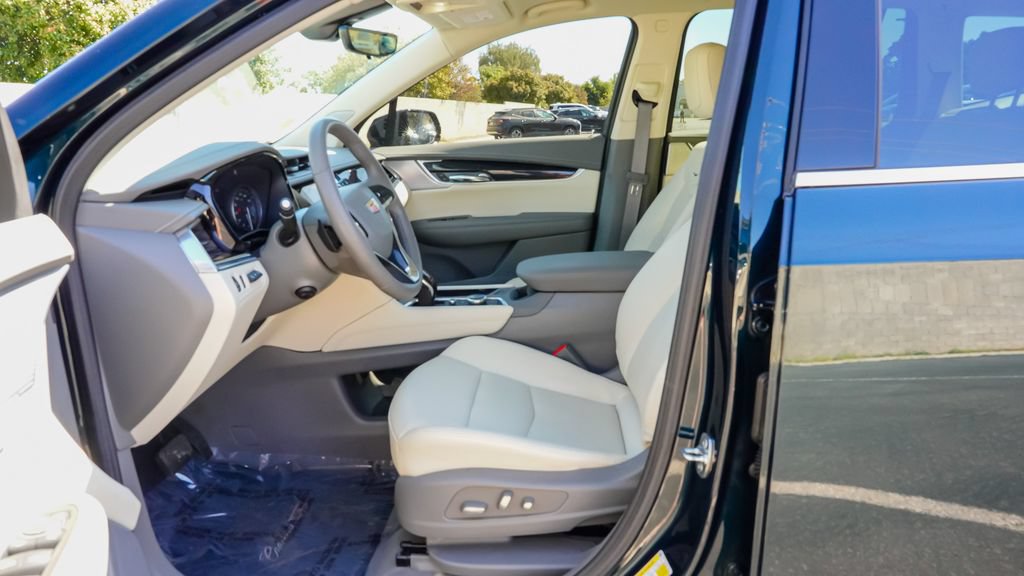 Used 2024 Cadillac XT6 Premium Luxury w/ Technology Package AWD/4WD image 13