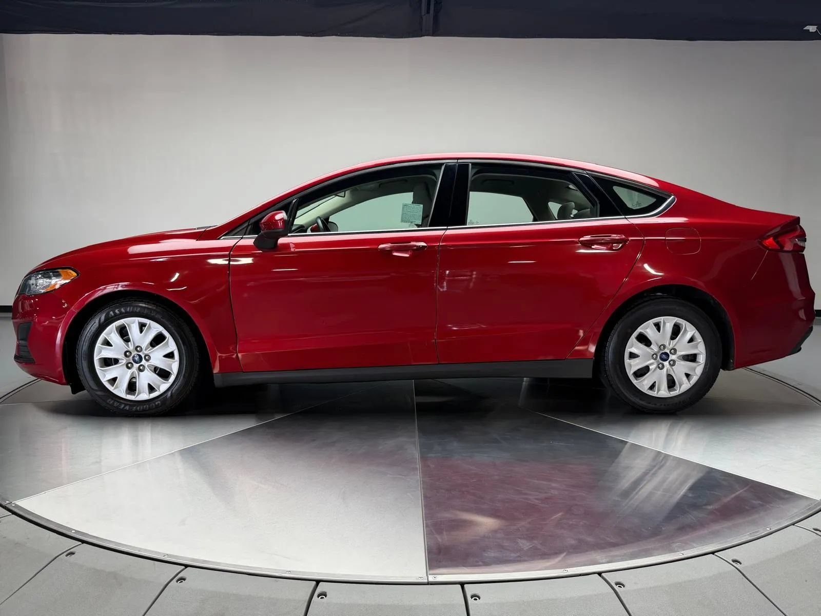 Used 2020 Ford Fusion S FWD image 4