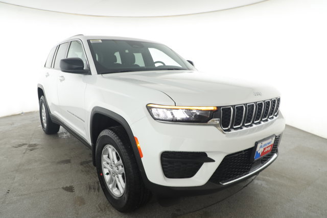 New 2025 Jeep Grand Cherokee Laredo RWD image 3