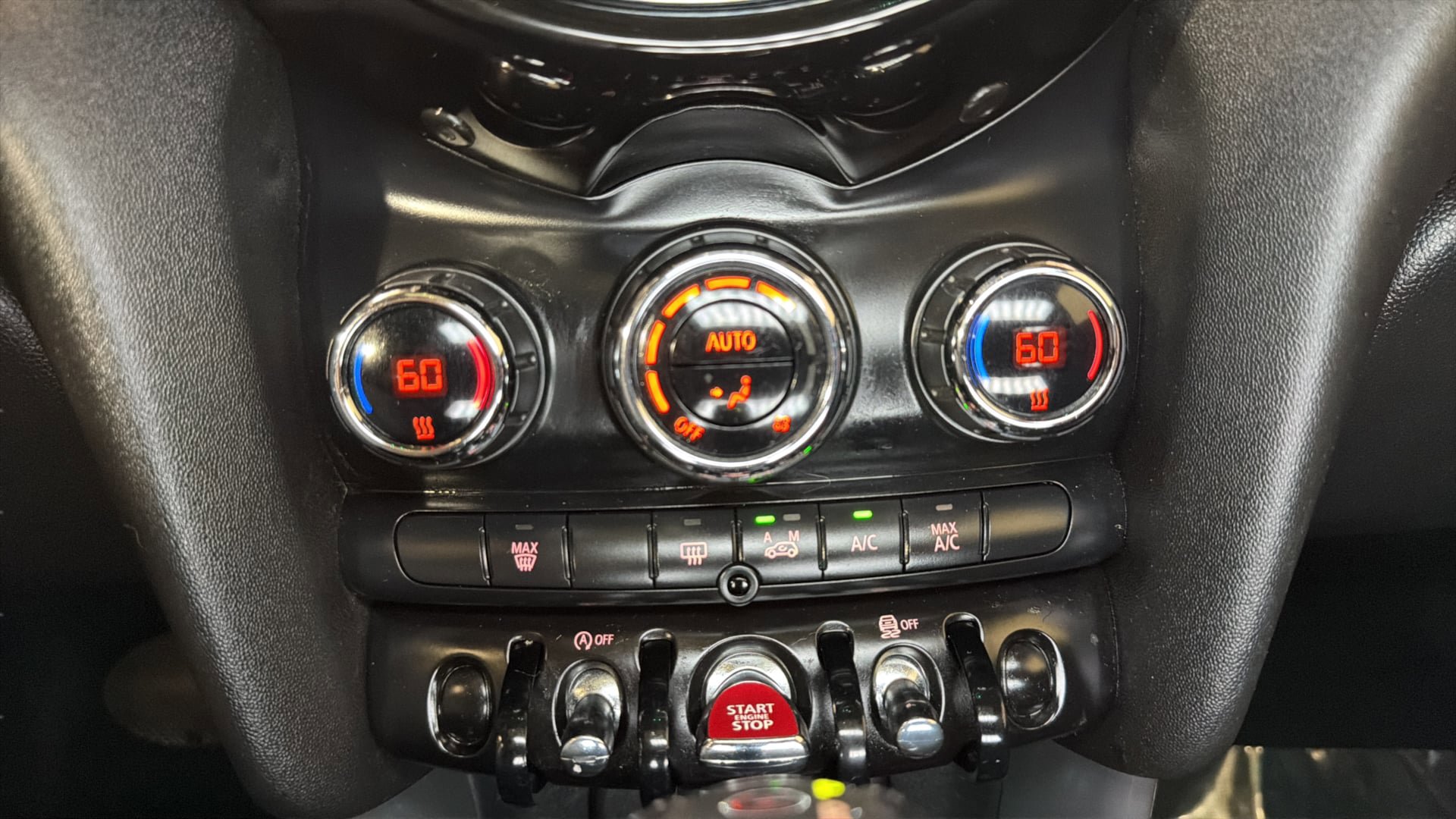 Used 2015 MINI Cooper 2-Door Hardtop FWD image 28