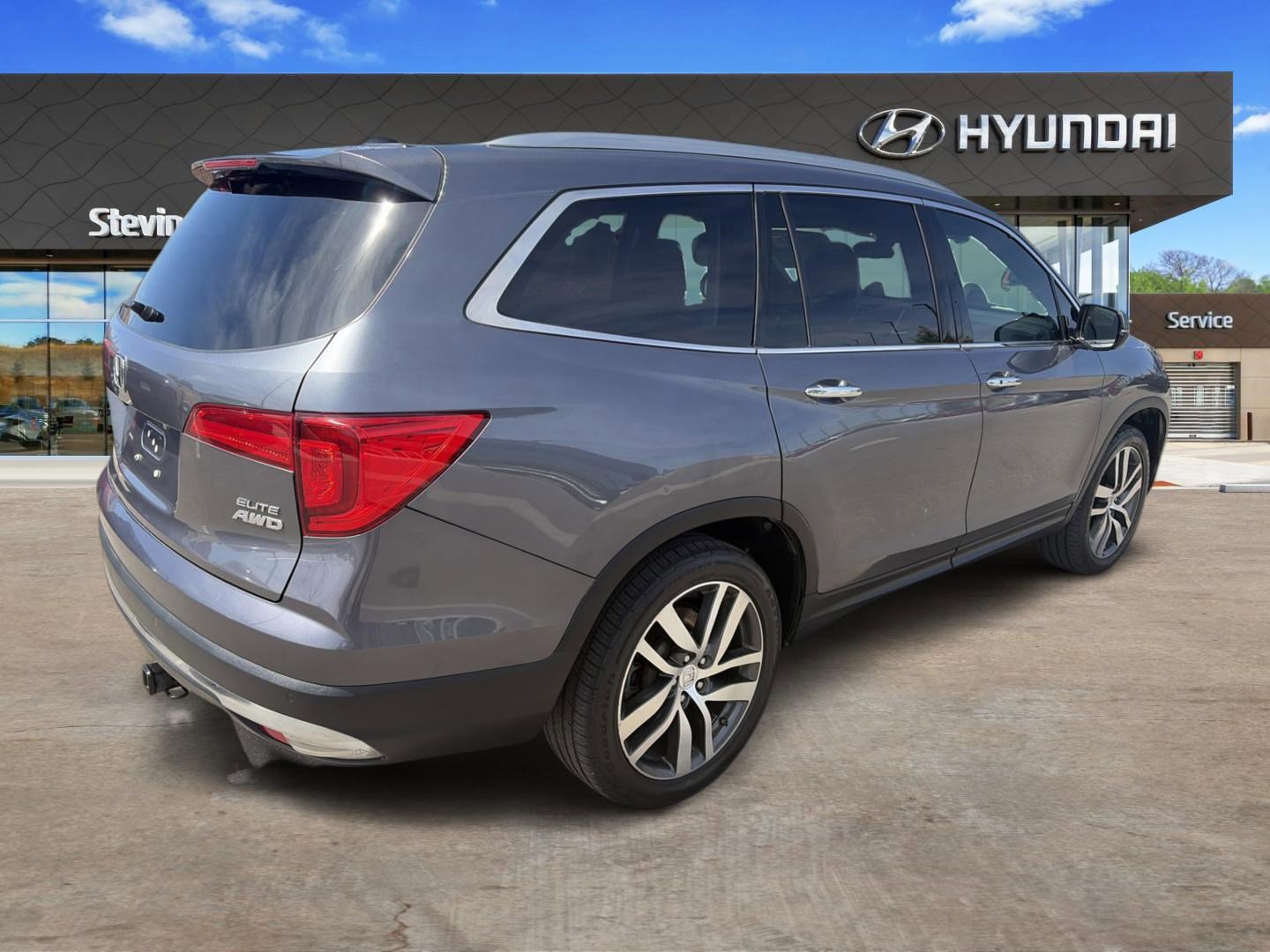 Used 2016 Honda Pilot Elite image 4