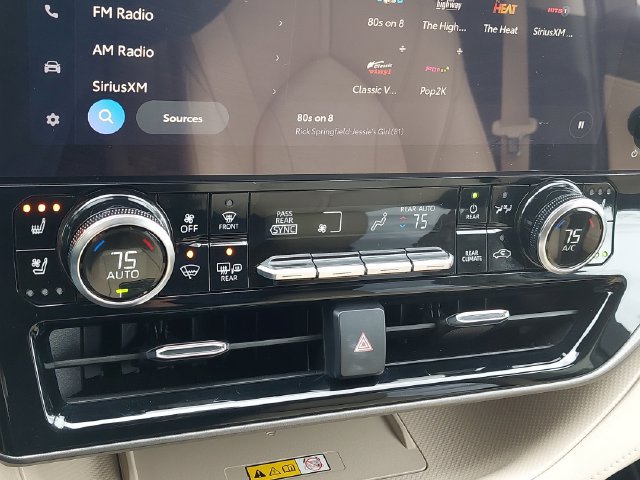 Used 2023 Toyota Highlander Limited FWD image 47
