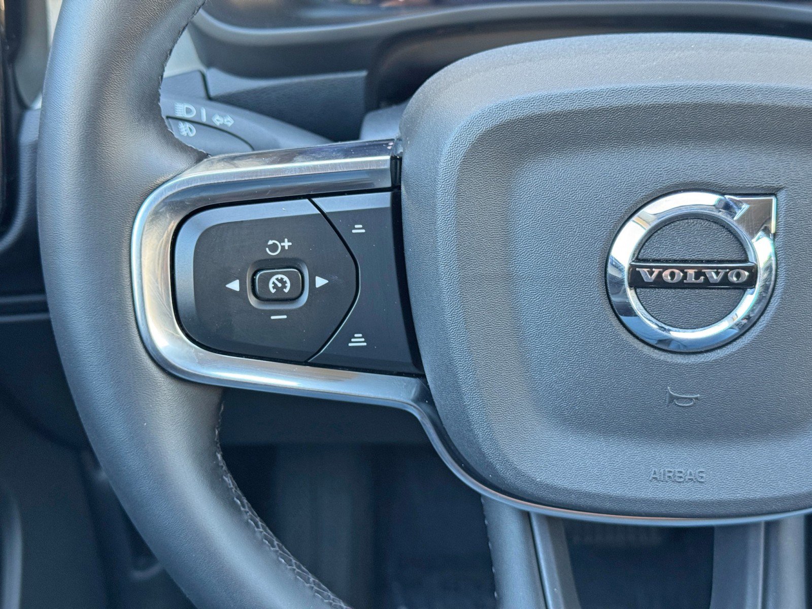 Used 2023 Volvo XC40 B5 Core w/ Protection Package Premier AWD/4WD image 20