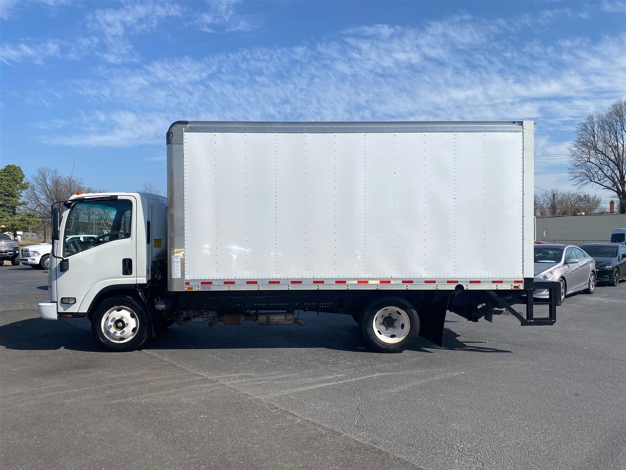 Used 2020 Isuzu NPR image 8