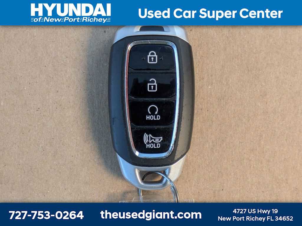 Used 2023 Hyundai Venue Limited image 32