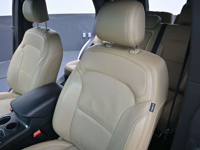 Used 2017 Ford Explorer Limited image 12