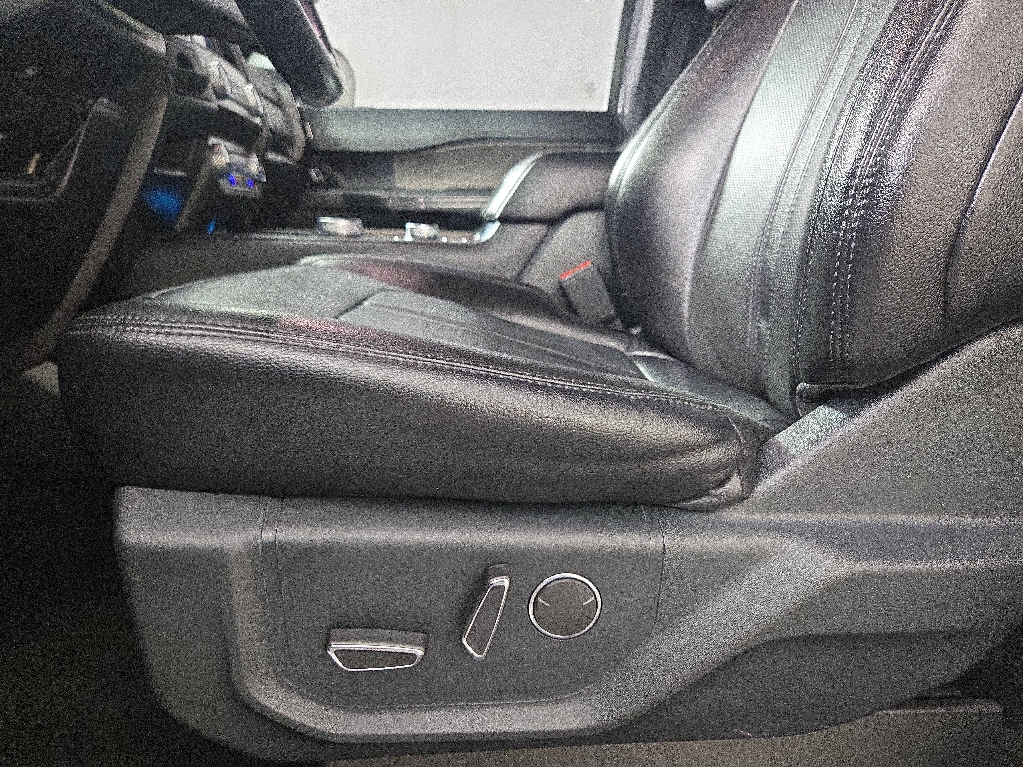 Used 2021 Ford Expedition Max Limited AWD/4WD image 32