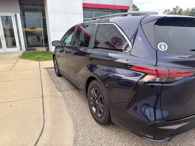 Used 2024 Toyota Sienna XSE w/ XSE Premium Package AWD/4WD image 8