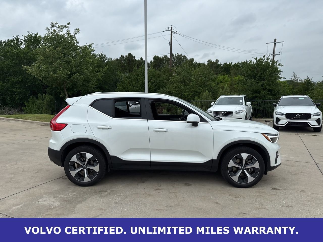 Used 2025 Volvo XC40 B5 Core AWD/4WD image 4