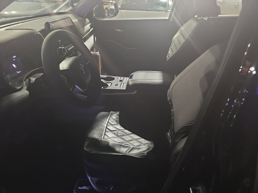 Used 2024 Toyota Highlander XLE image 5