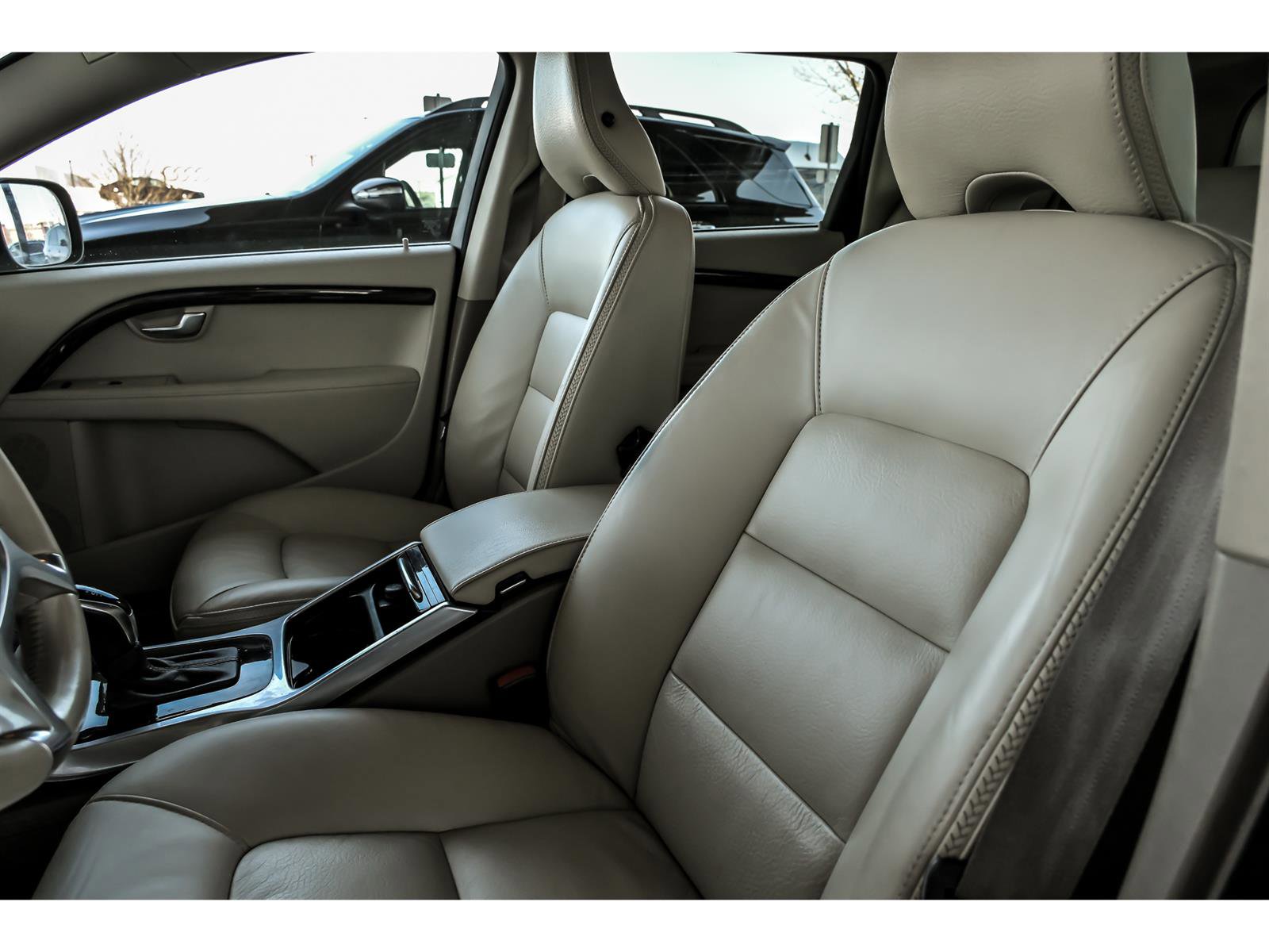 Used 2015 Volvo XC70 T6 Premier Plus image 12