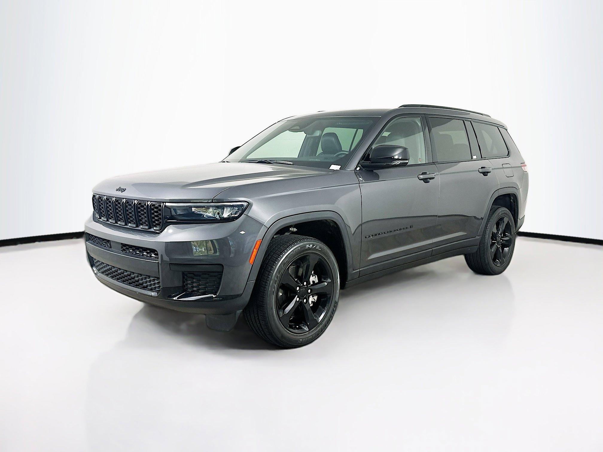 Used 2022 Jeep Grand Cherokee L Laredo image 3