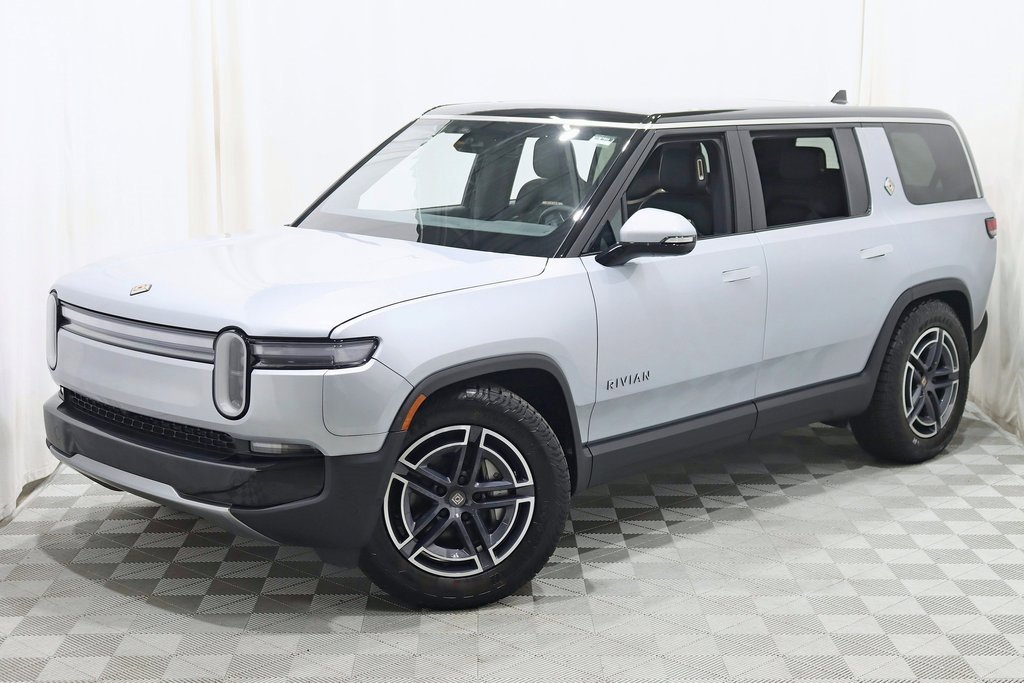 Used 2025 Rivian R1S Adventure image 7