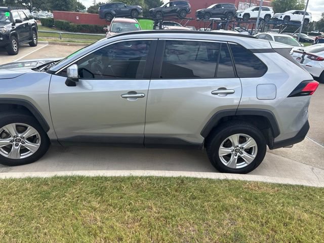 Used 2021 Toyota RAV4 XLE FWD image 5