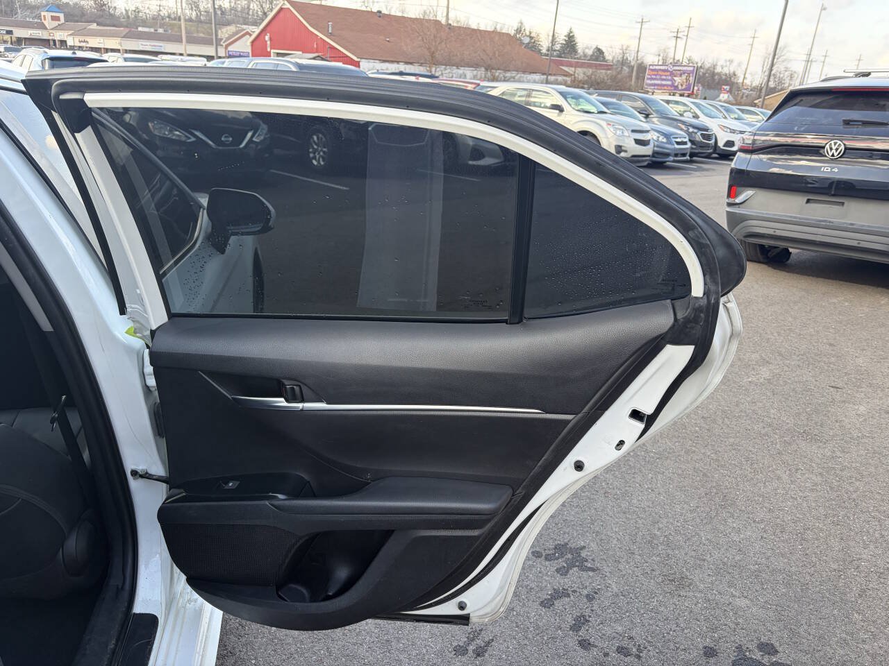 Used 2020 Toyota Camry SE FWD image 19