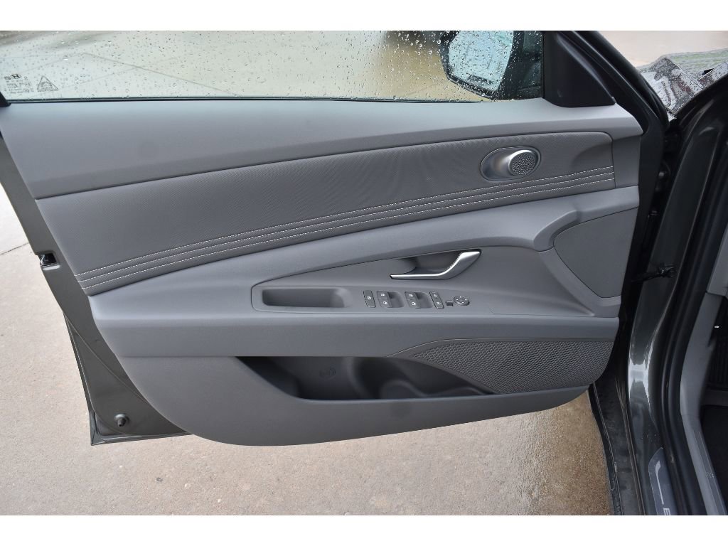 New 2025 Hyundai Elantra SEL image 10