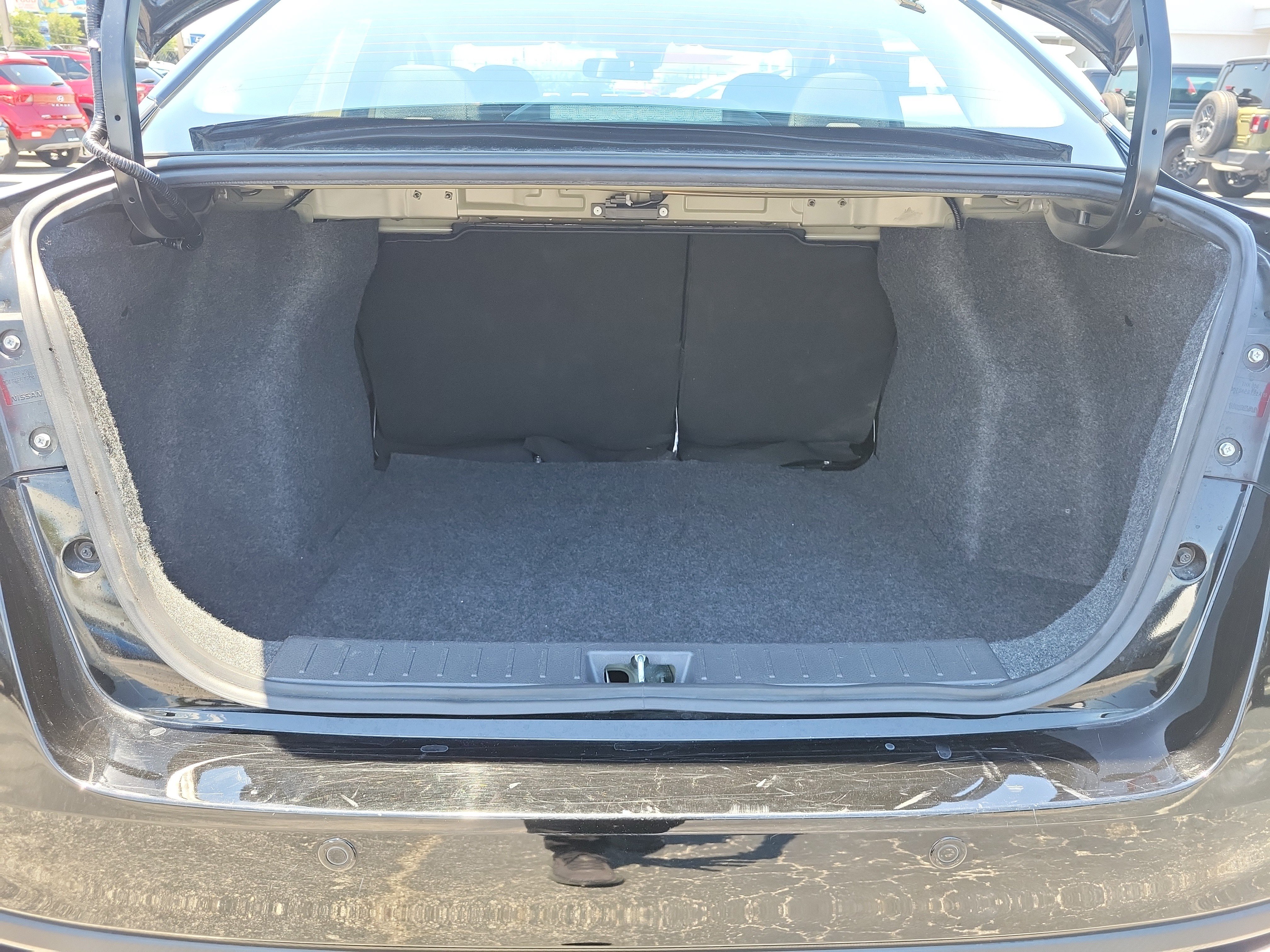 Used 2025 Nissan Versa SV FWD image 10