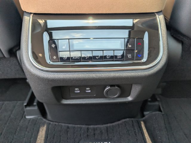 Used 2026 INFINITI QX80 Luxe w/ Cargo Package AWD/4WD image 18