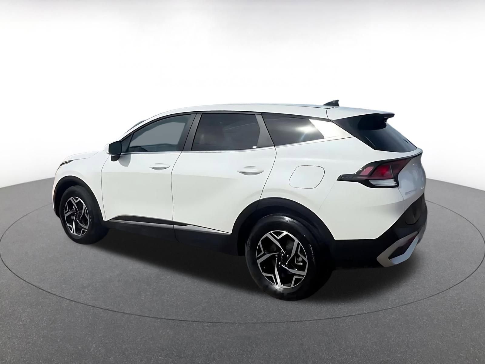 Used 2025 Kia Sportage LX FWD image 10