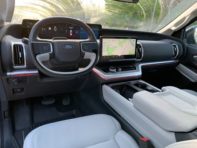 Used 2025 Ford Expedition Platinum w/ Platinum Ultimate Package image 19