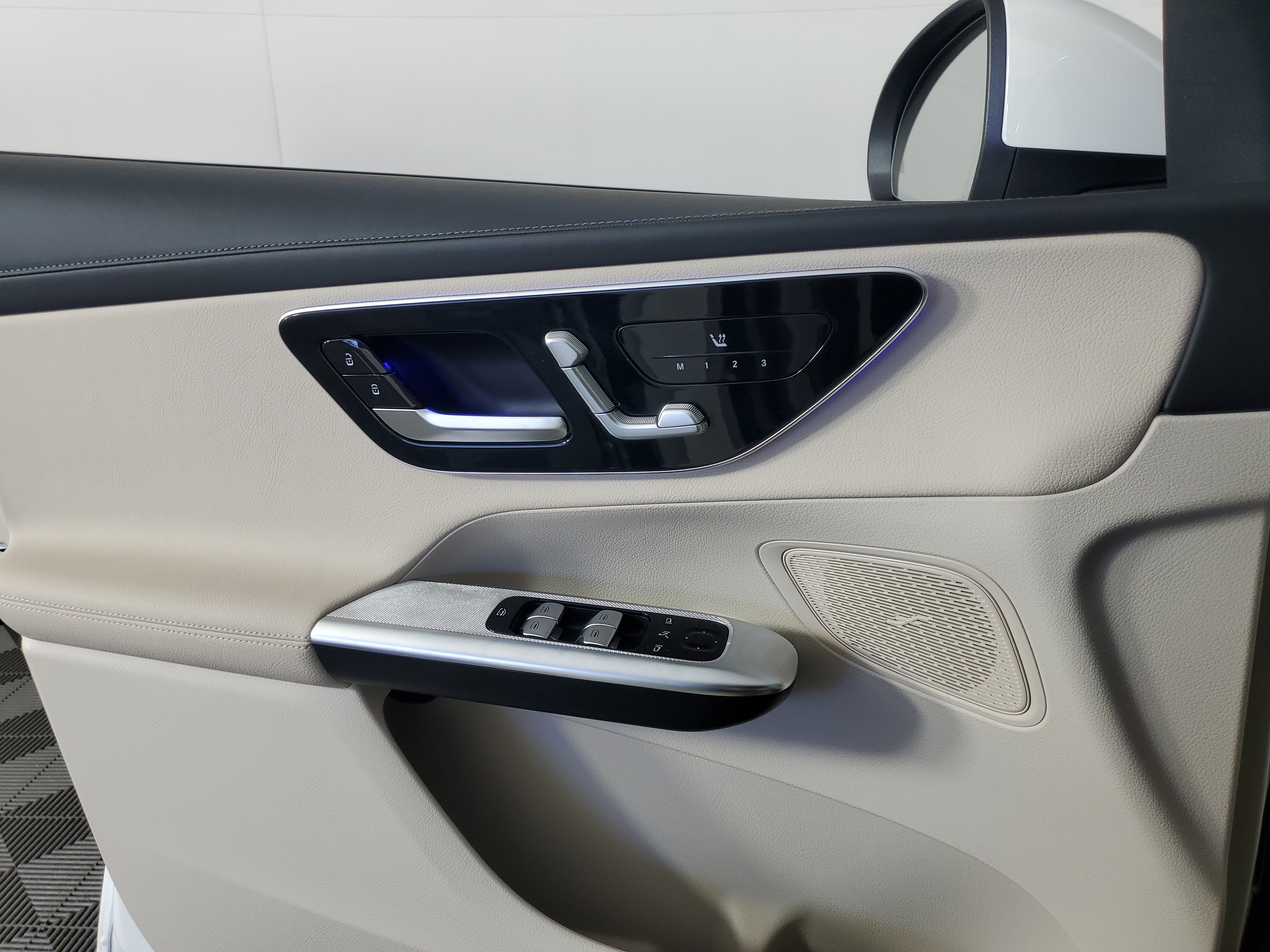 Used 2023 Mercedes-Benz GLC 300 image 27