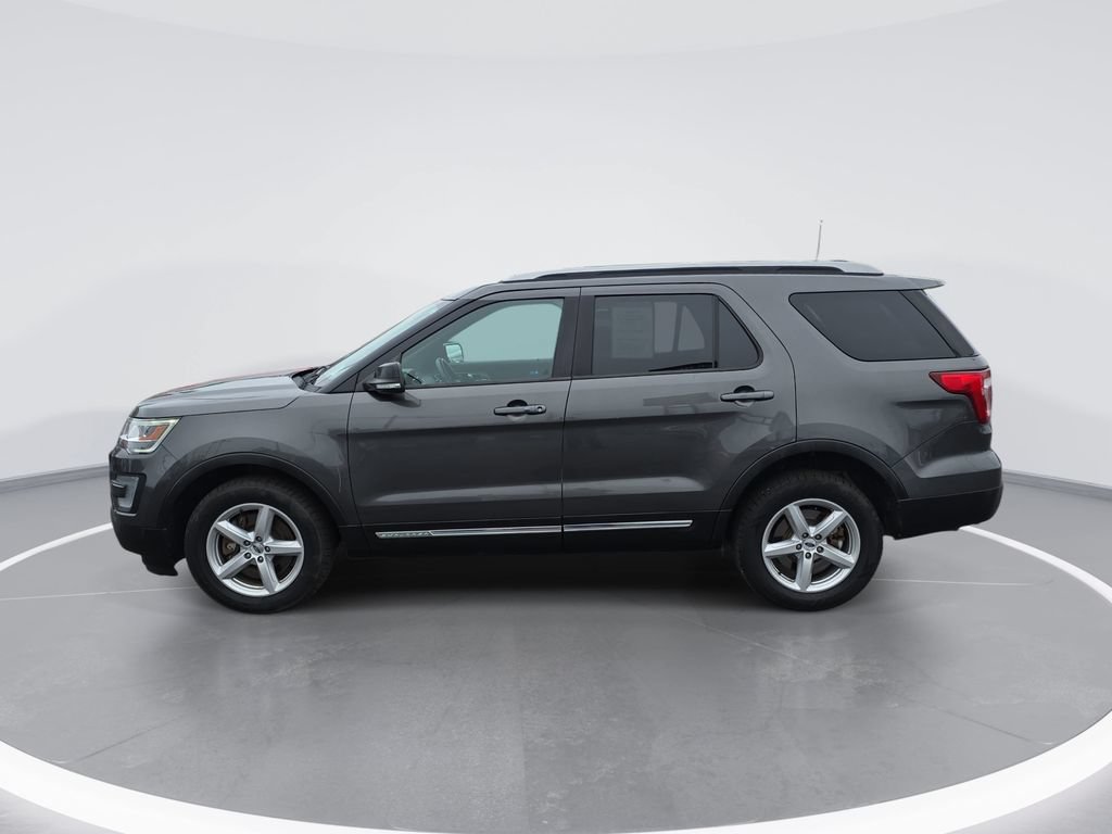 Used 2017 Ford Explorer XLT w/ Equipment Group 202A AWD/4WD image 7