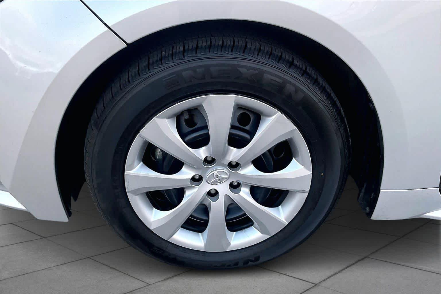 Used 2024 Toyota Corolla LE FWD image 11