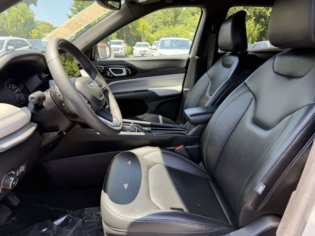 Used 2025 Jeep Compass Limited AWD/4WD image 16