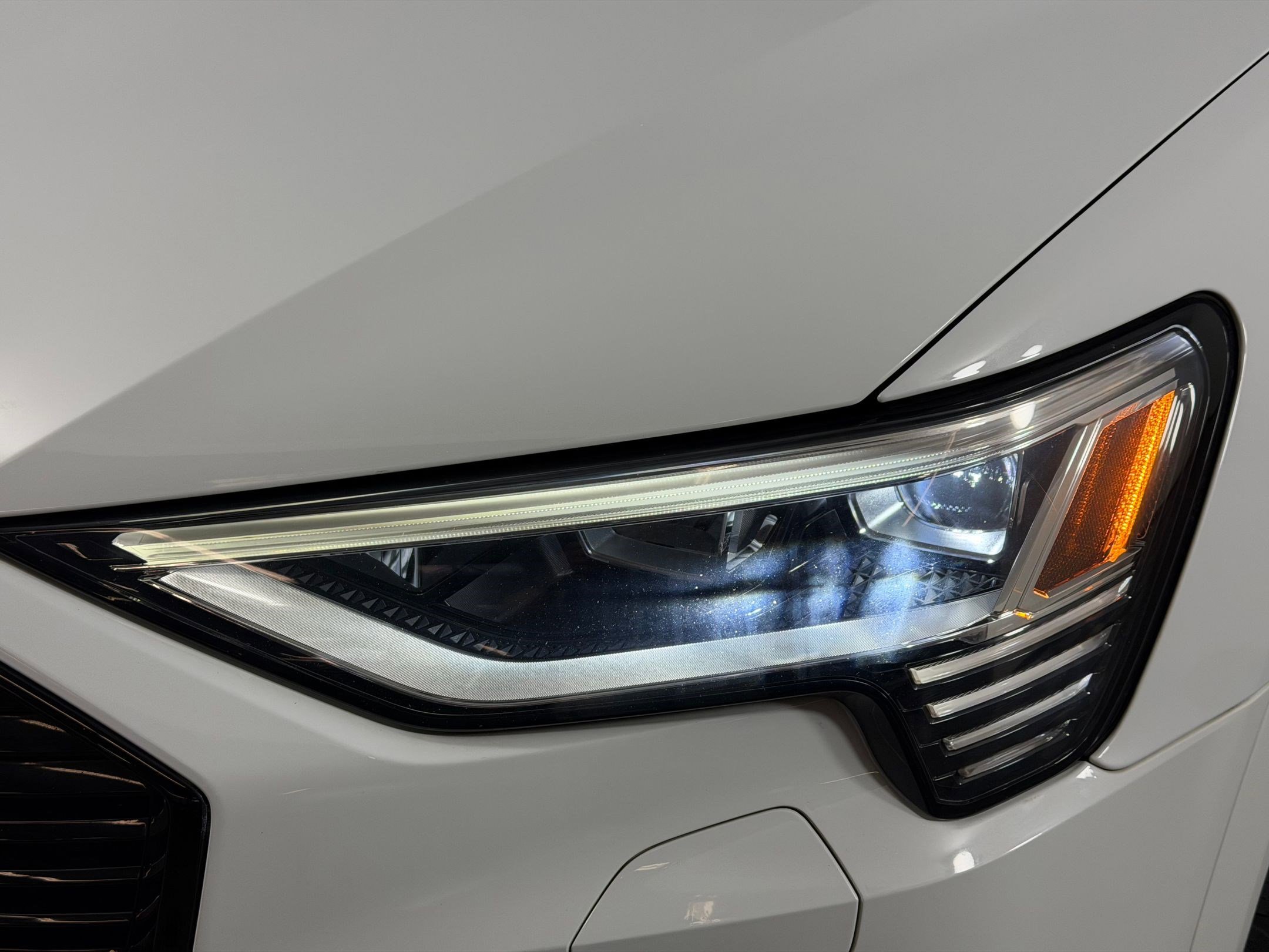 Used 2021 Audi e-tron Premium w/ Convenience Plus Package AWD/4WD image 11