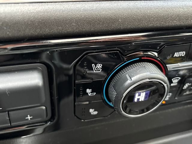 Used 2024 Chevrolet Silverado 3500 High Country w/ High Country Premium Package image 21