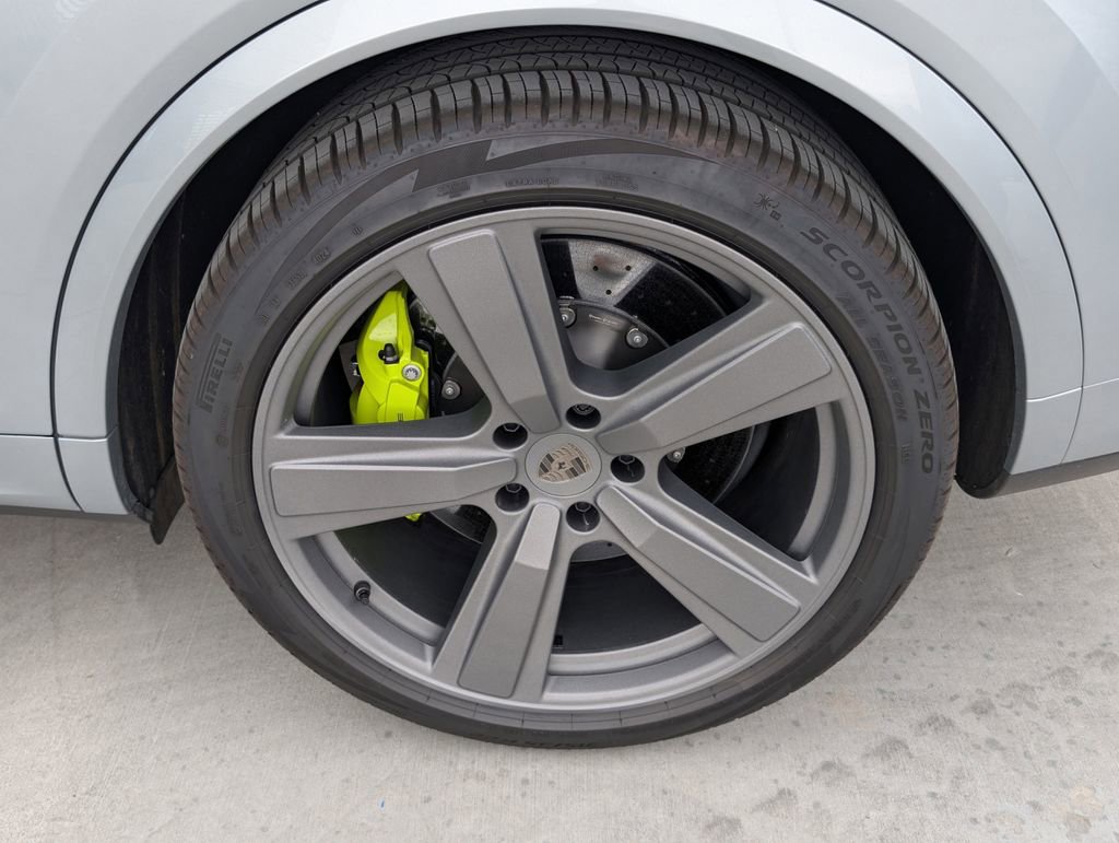 Certified 2025 Porsche Cayenne Turbo image 30