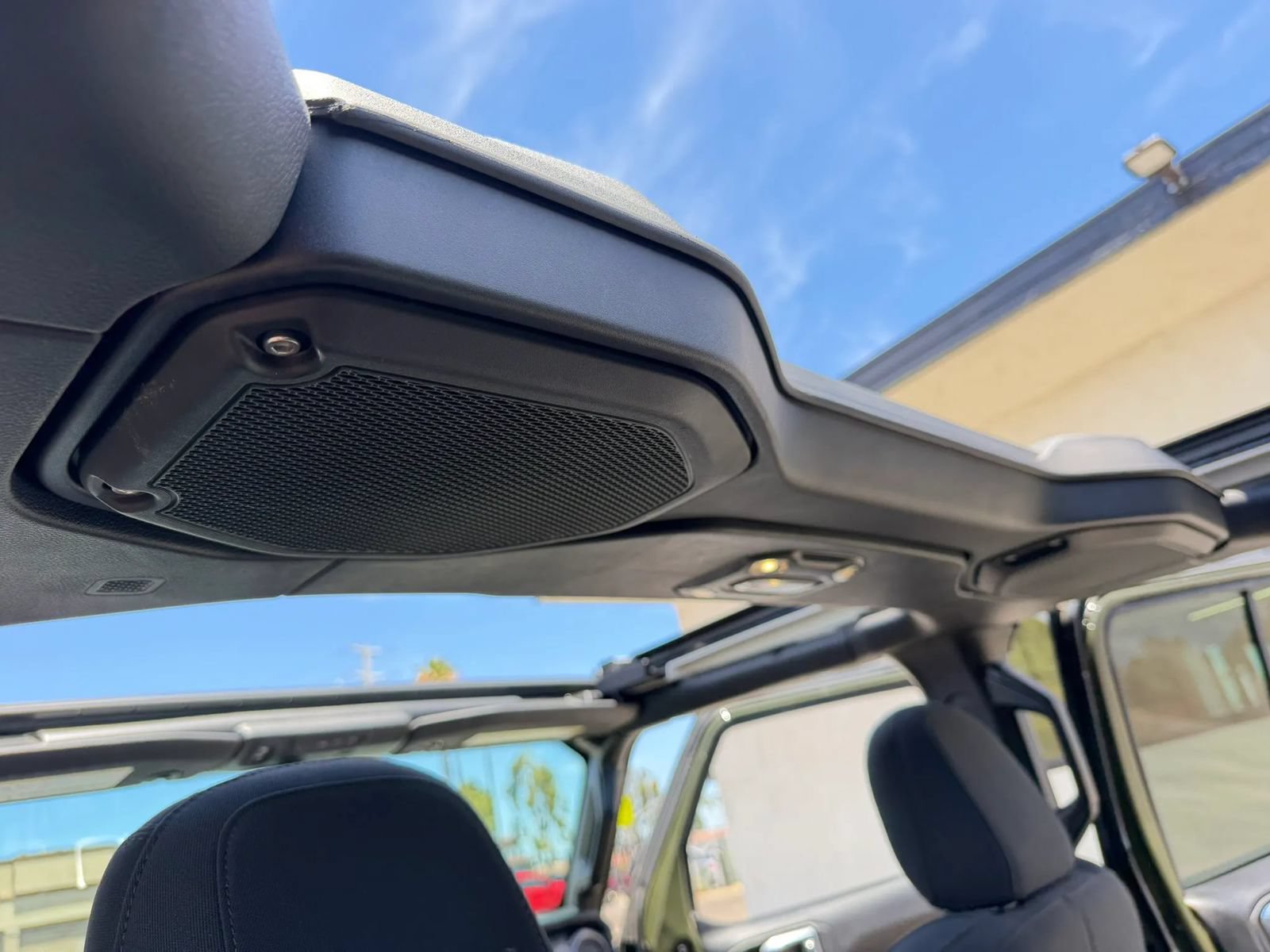 Used 2023 Jeep Wrangler Unlimited w/ Sun & Screen Package AWD/4WD image 34
