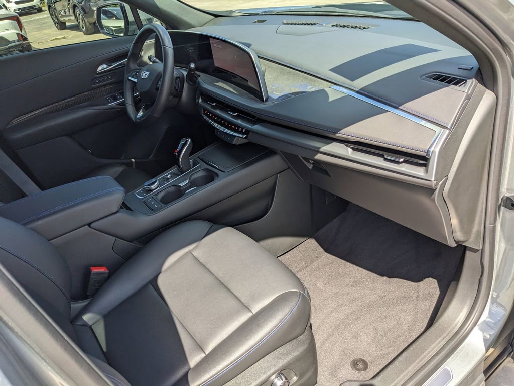 Used 2024 Cadillac XT4 Sport image 14