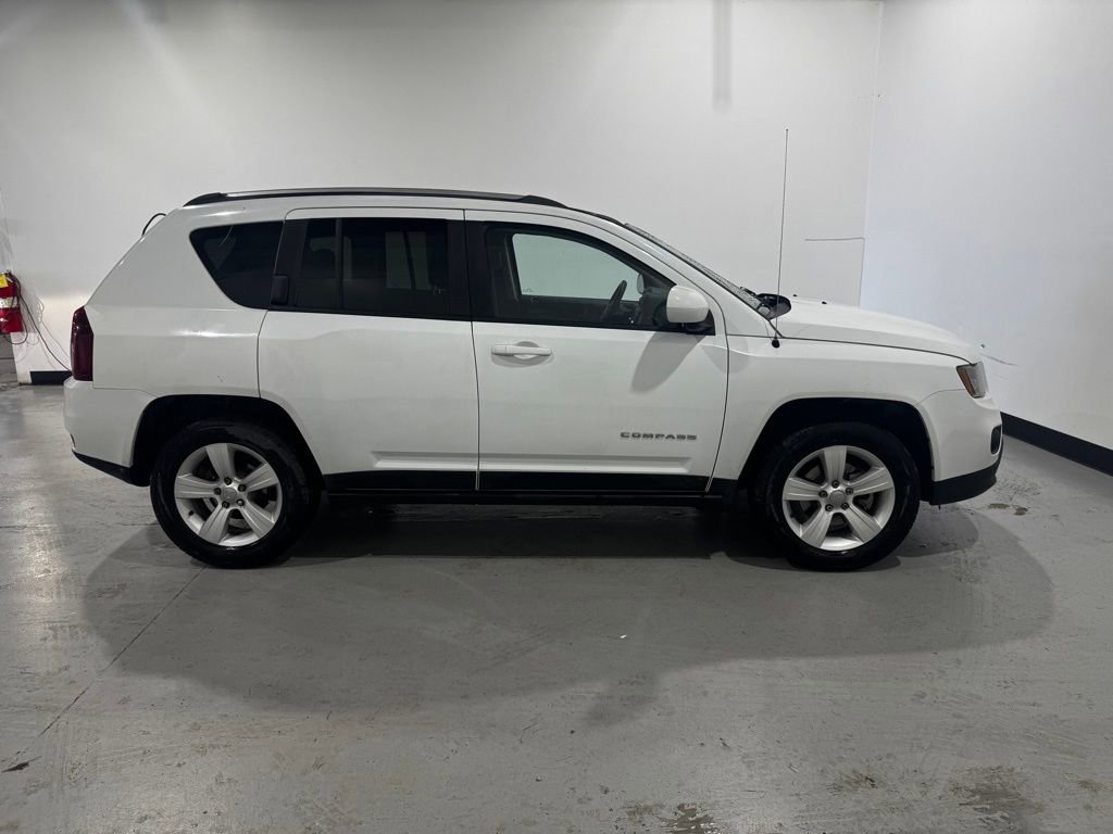 Used 2017 Jeep Compass Latitude image 5