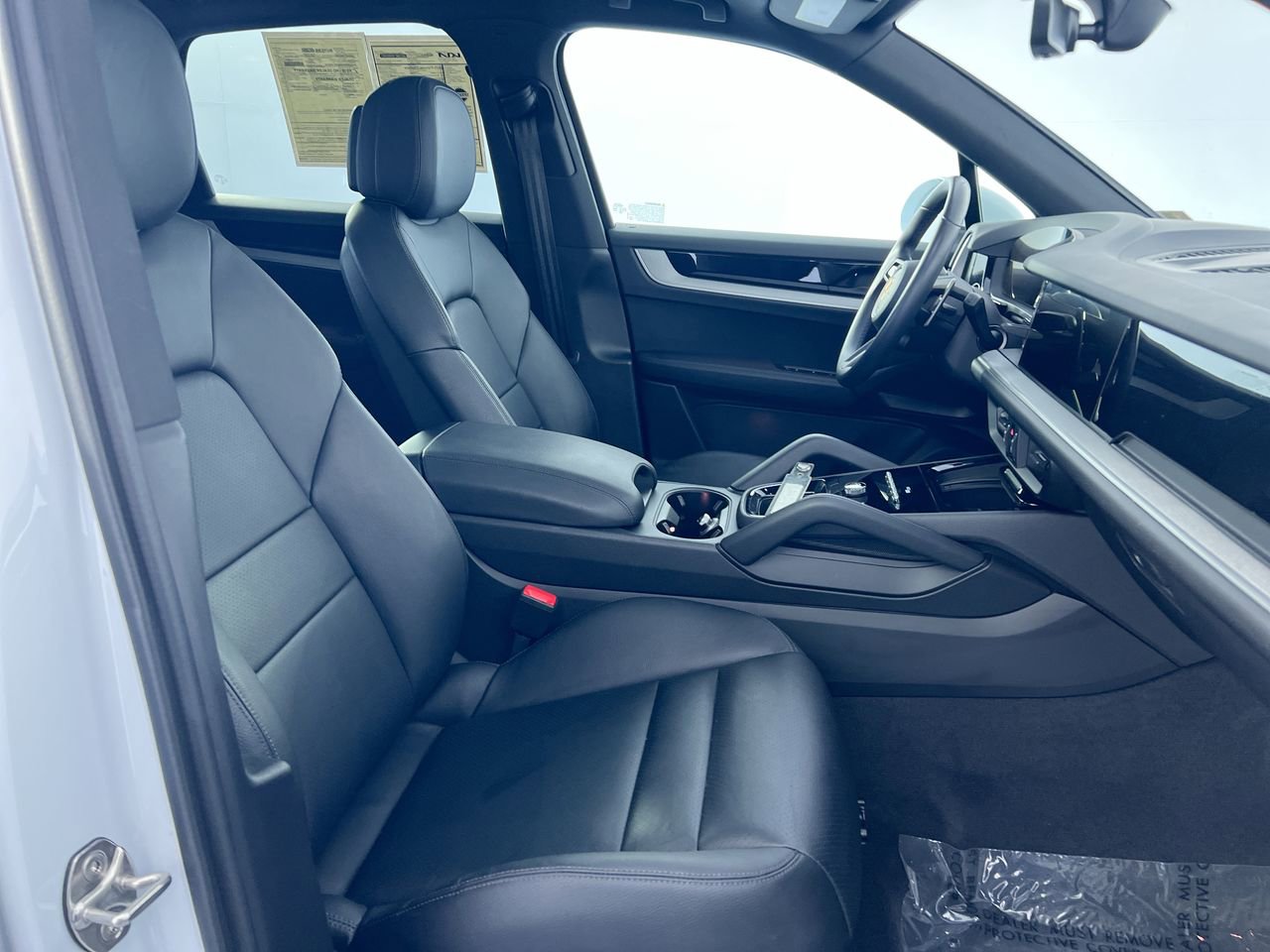 Used 2025 Porsche Cayenne AWD/4WD image 27