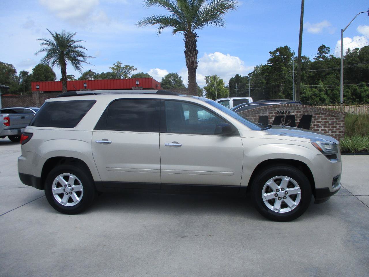 Used 2014 GMC Acadia SLE FWD image 25