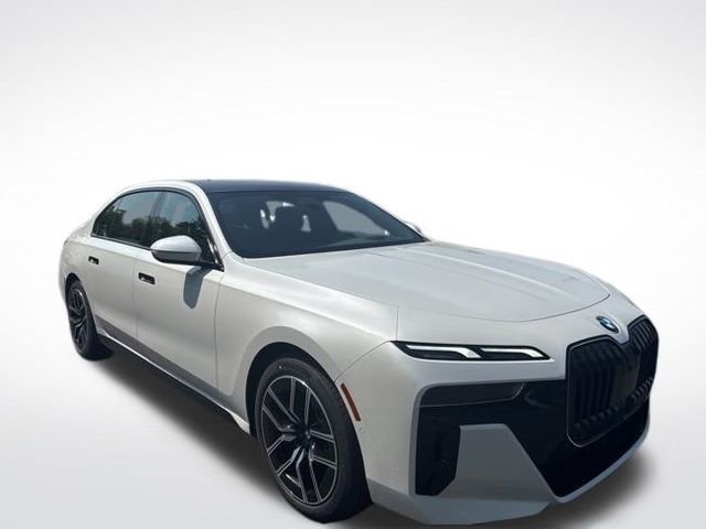Used 2025 BMW 740i xDrive image 3