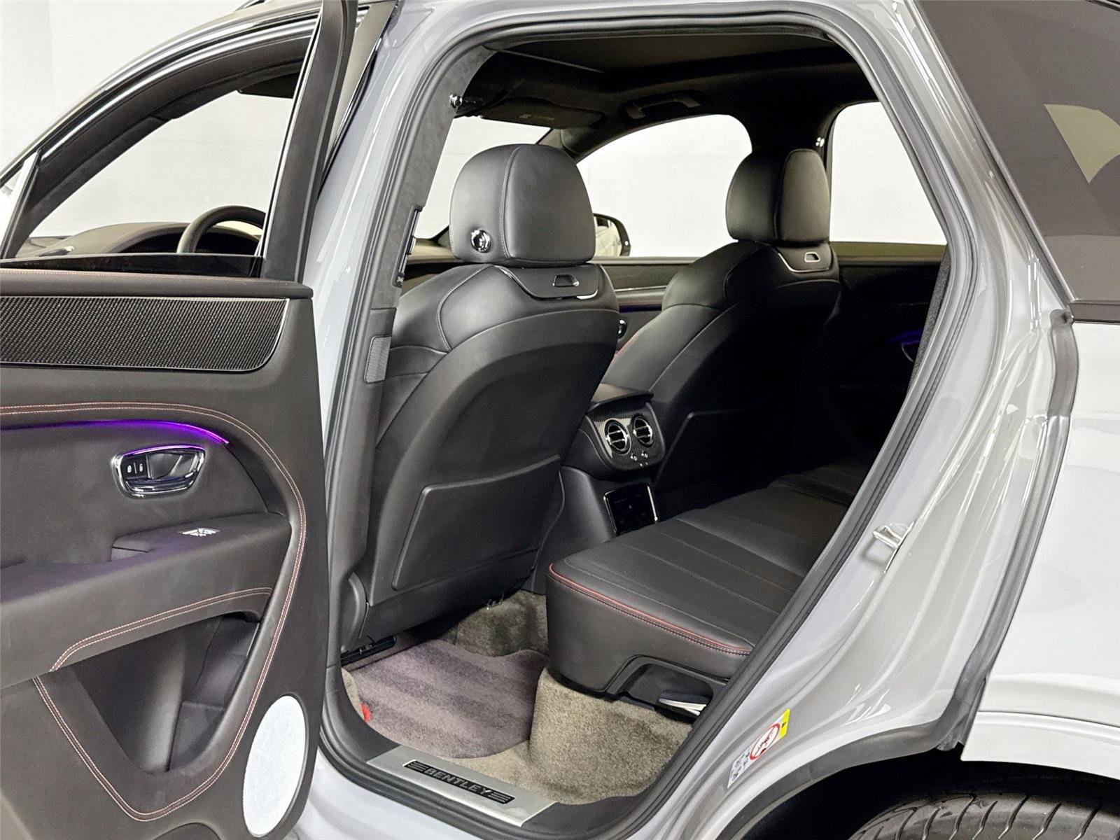 Used 2022 Bentley Bentayga image 27