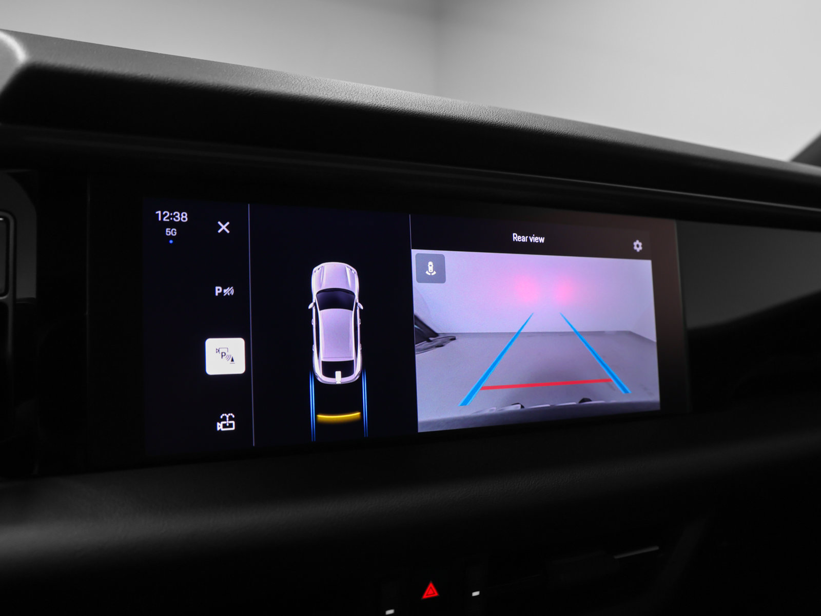 Certified 2025 Porsche Macan Electric RWD image 33