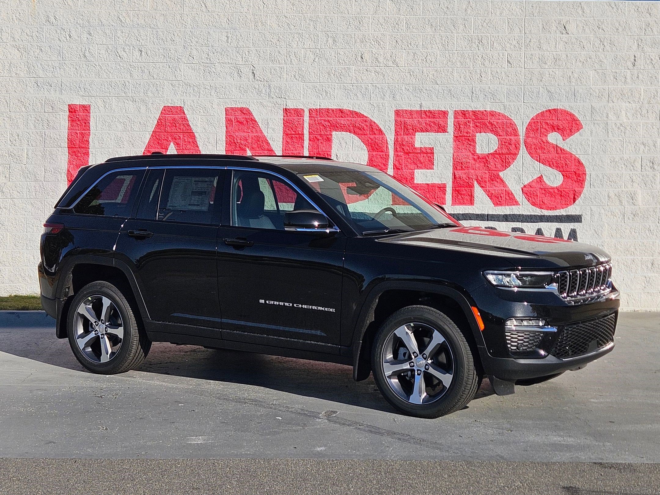 New 2025 Jeep Grand Cherokee Limited w/ Luxury Tech Group II