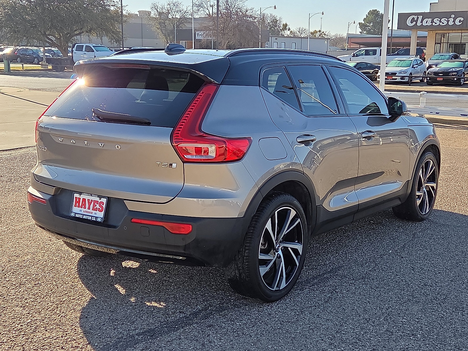 Used 2022 Volvo XC40 T5 R-Design w/ Climate Package AWD/4WD image 4