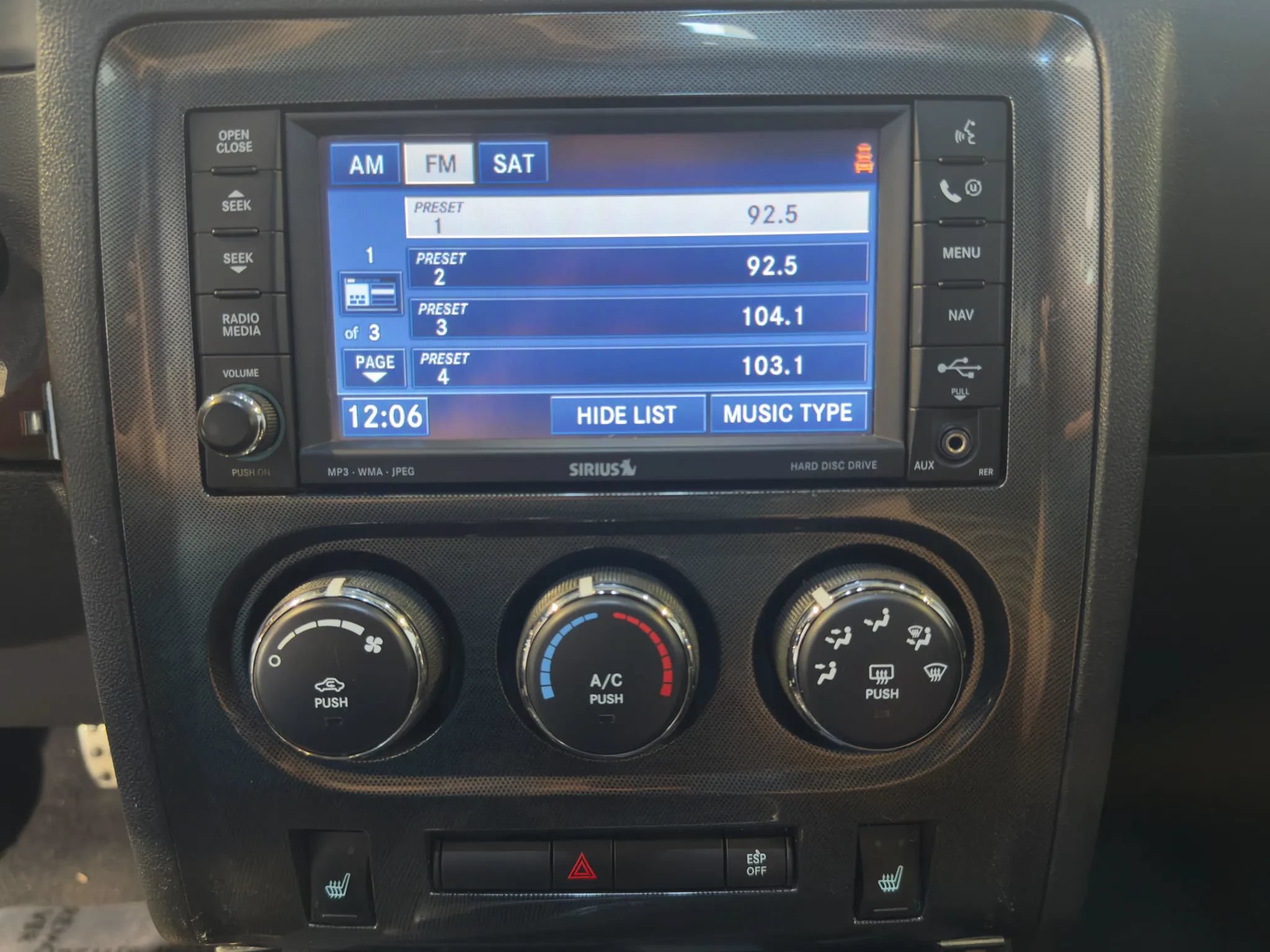 Used 2010 Dodge Challenger R/T RWD image 16