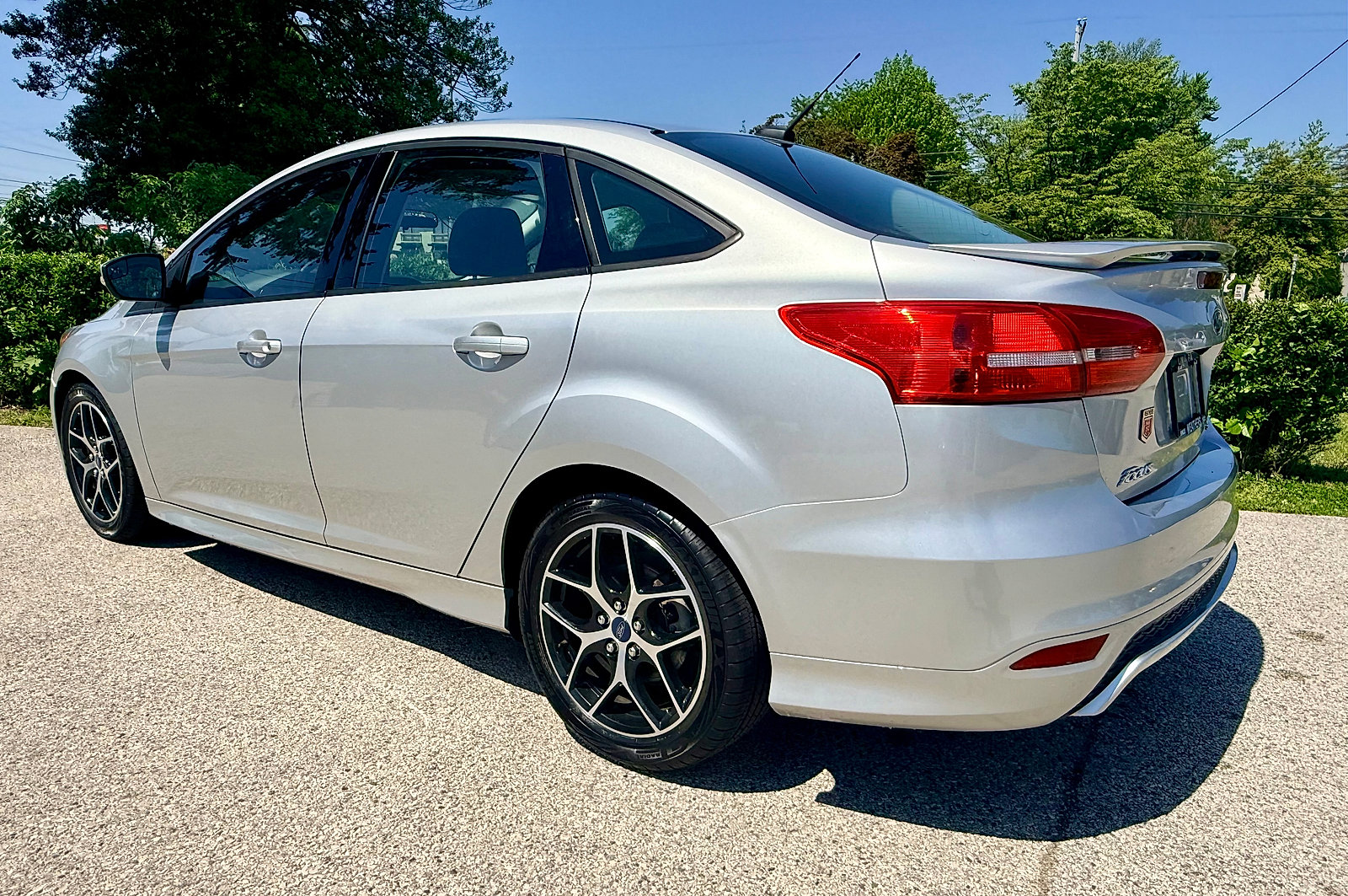 Used 2015 Ford Focus SE w/ SE Sport Package FWD image 6